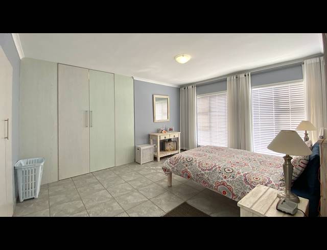 6 BEDROOM HOUSE FOR SALE IN DWARSKERSBOS